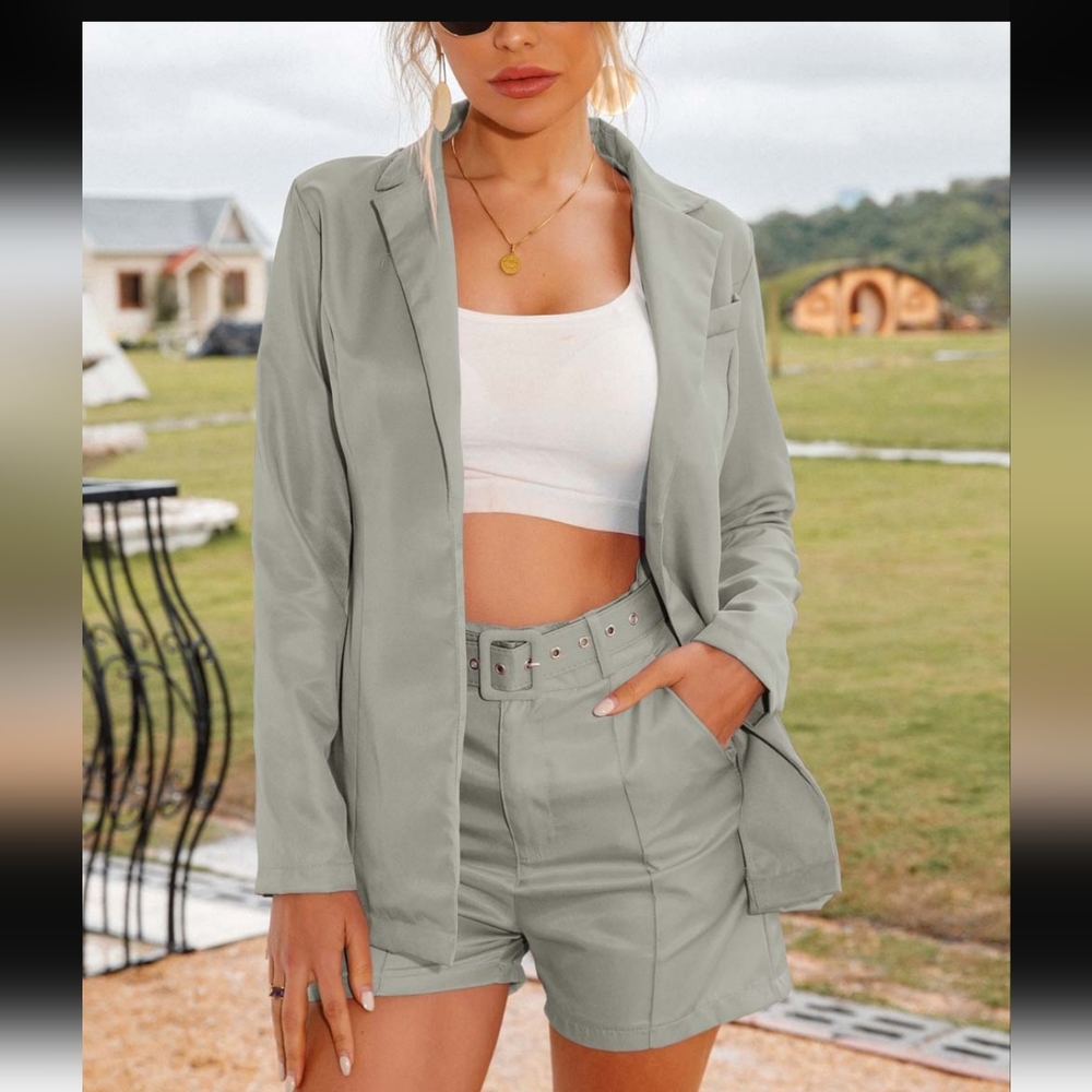Pantalon | Gray Blazer & Belted Pocket Shorts - Women